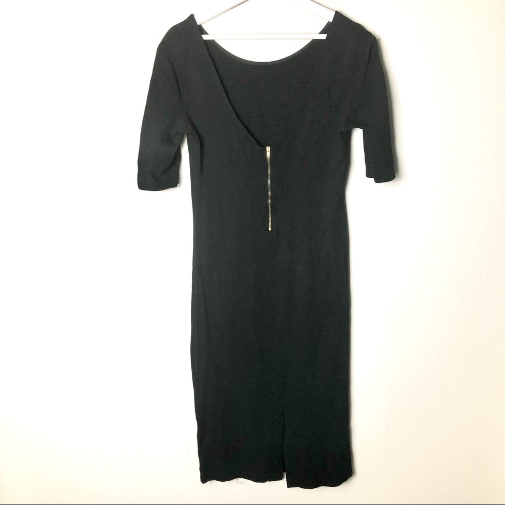 Black V-neck front zipper short sleeve mini dress